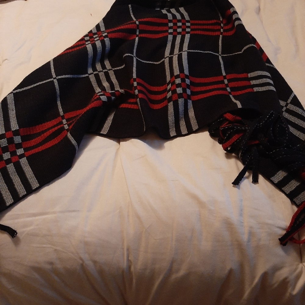 Cape - Picture 3 of 3